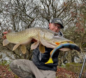 Un joli poisson du bord pour @quentin_reber au Wolfcreek Shad avec une très belle photo souvenir